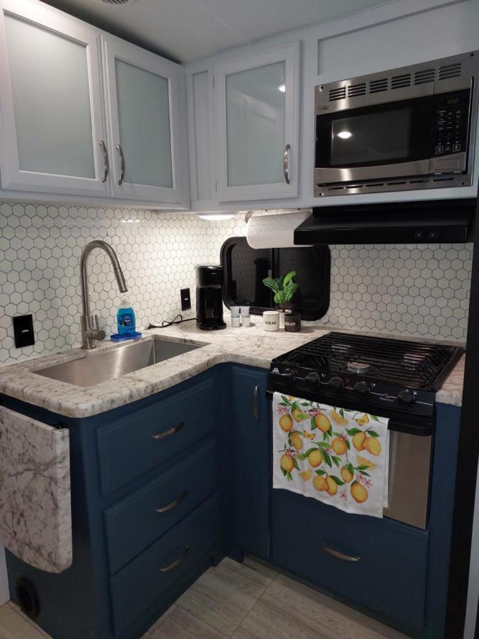 The Torres' Camper Experience! Apartment Tampa Luaran gambar