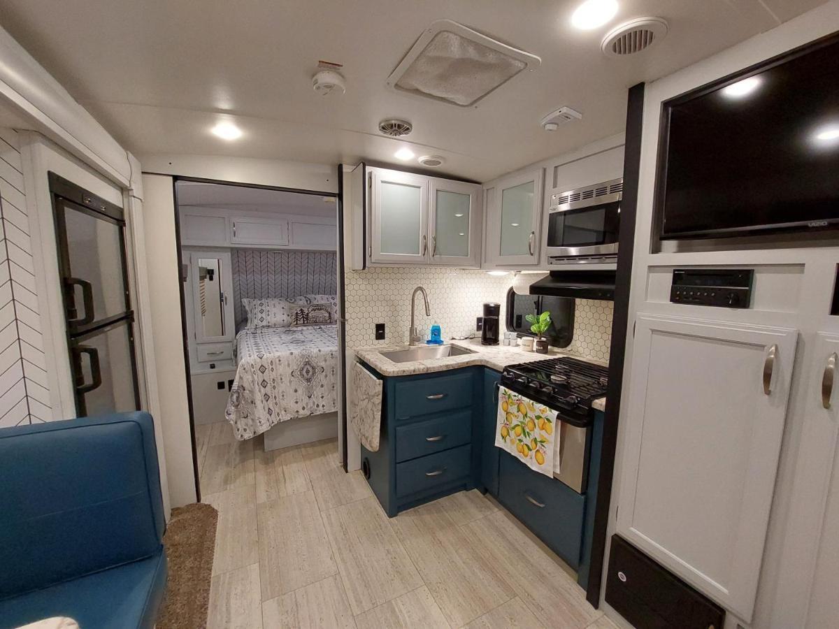 The Torres' Camper Experience! Apartment Tampa Luaran gambar