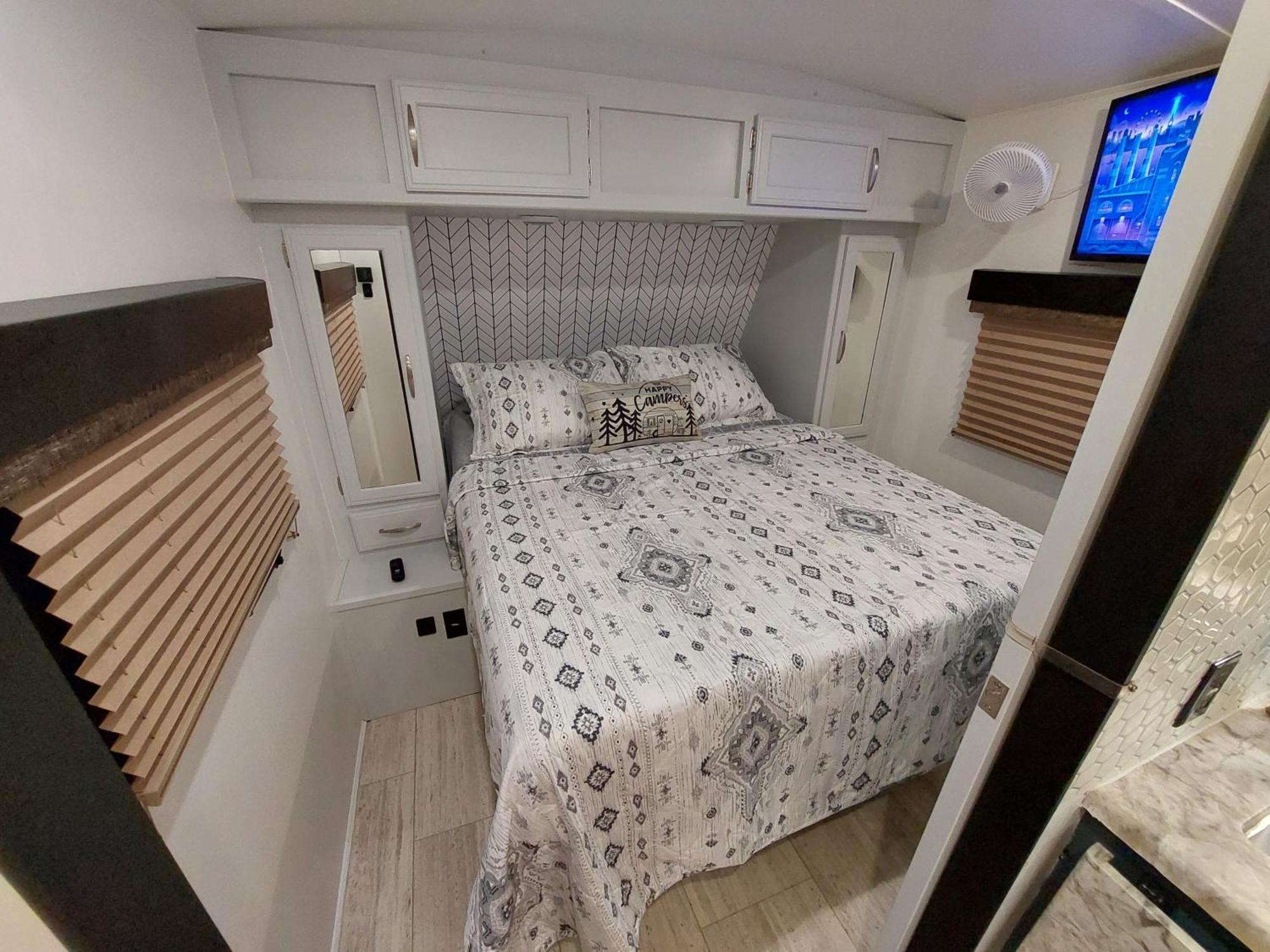 The Torres' Camper Experience! Apartment Tampa Luaran gambar